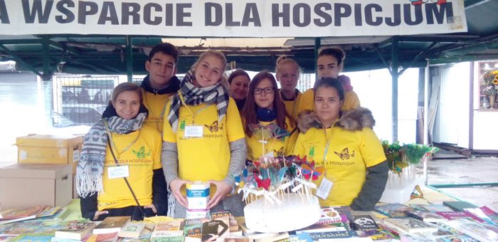 Książka i motyl za wsparcie dla Hospicjum