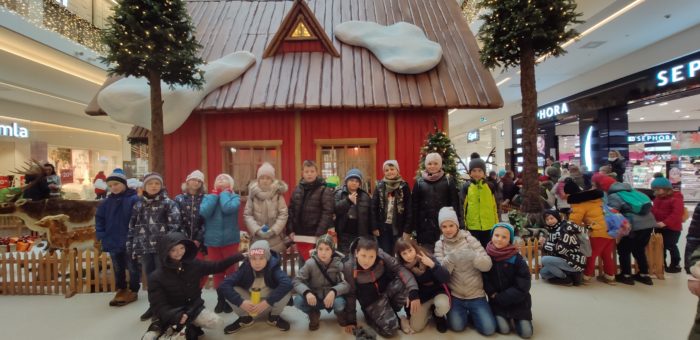 Mikołajkowe kino klas 2a, 2b i 3a