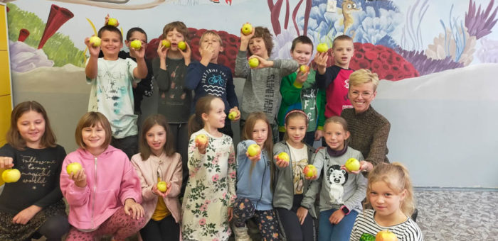 Jedzmy owoce, bo są zdrowe! | Klasa 3D