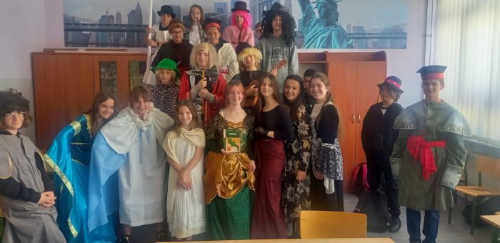 PRAWIE :) FREDROWSKA ,,ZEMSTA” | Klasa 7B