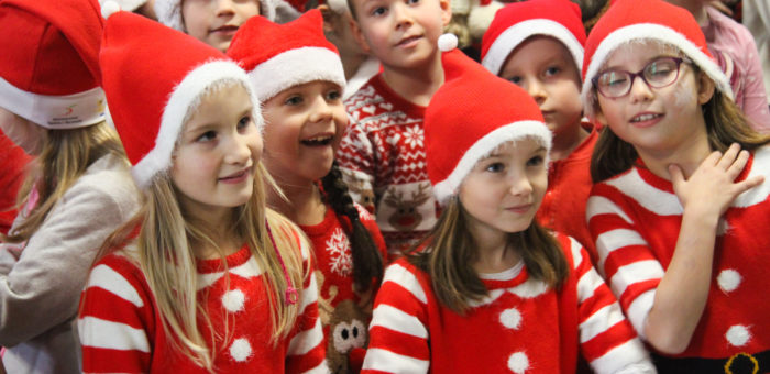 Mikołajki i wspólne zapalenie choinki
